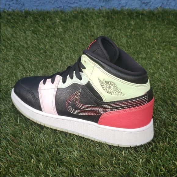 Jordan Shoes - Jordan 1 Mid in great condition. Outsoles glow in dark. Size 5.5Y/7 in women’s.